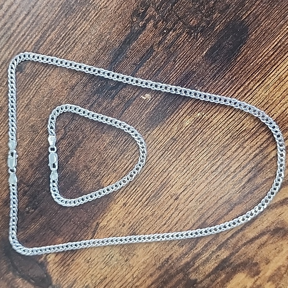 Elegant Silver Necklace and Bracelet Set